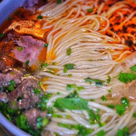  Hand-Pulled Lanzhou Noodles: Can Spicy Umami Broth Conquer Your Soul?