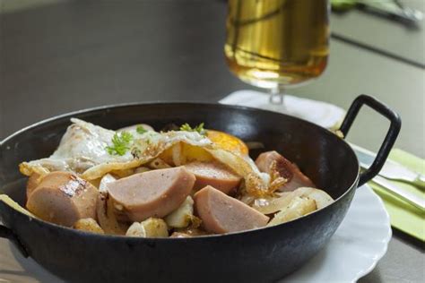  Pfälzer Saumagen: A Flavorful Sausage Feast Packed With Savory Goodness and Delectable Spices!