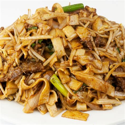  Spicy Beef and Bean Sprout Noodles: A Symphony of Umami and Refreshing Crispness